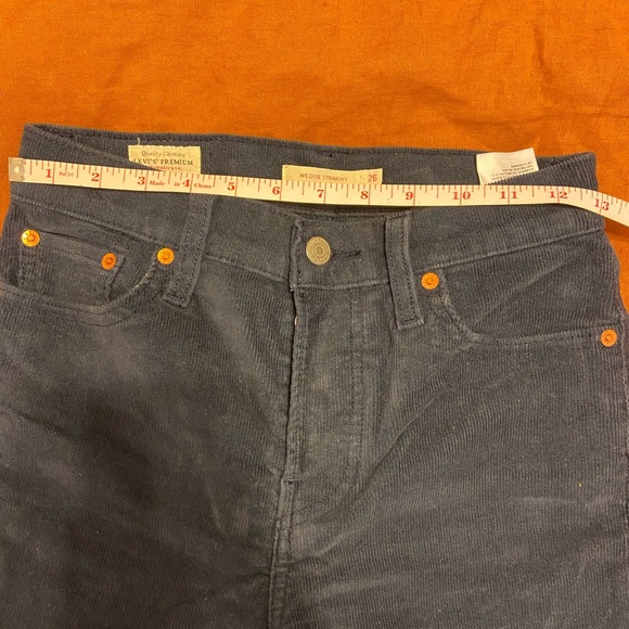 Levi’s Wedgie Straight Corduroy Pants - Picture 6 of 6